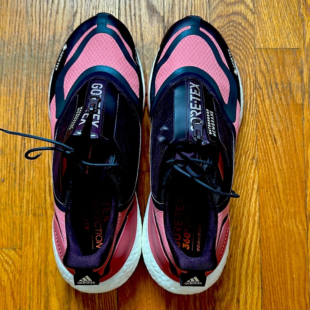 Adidas women’s Goretex waterproof running shoes size 10 1/2